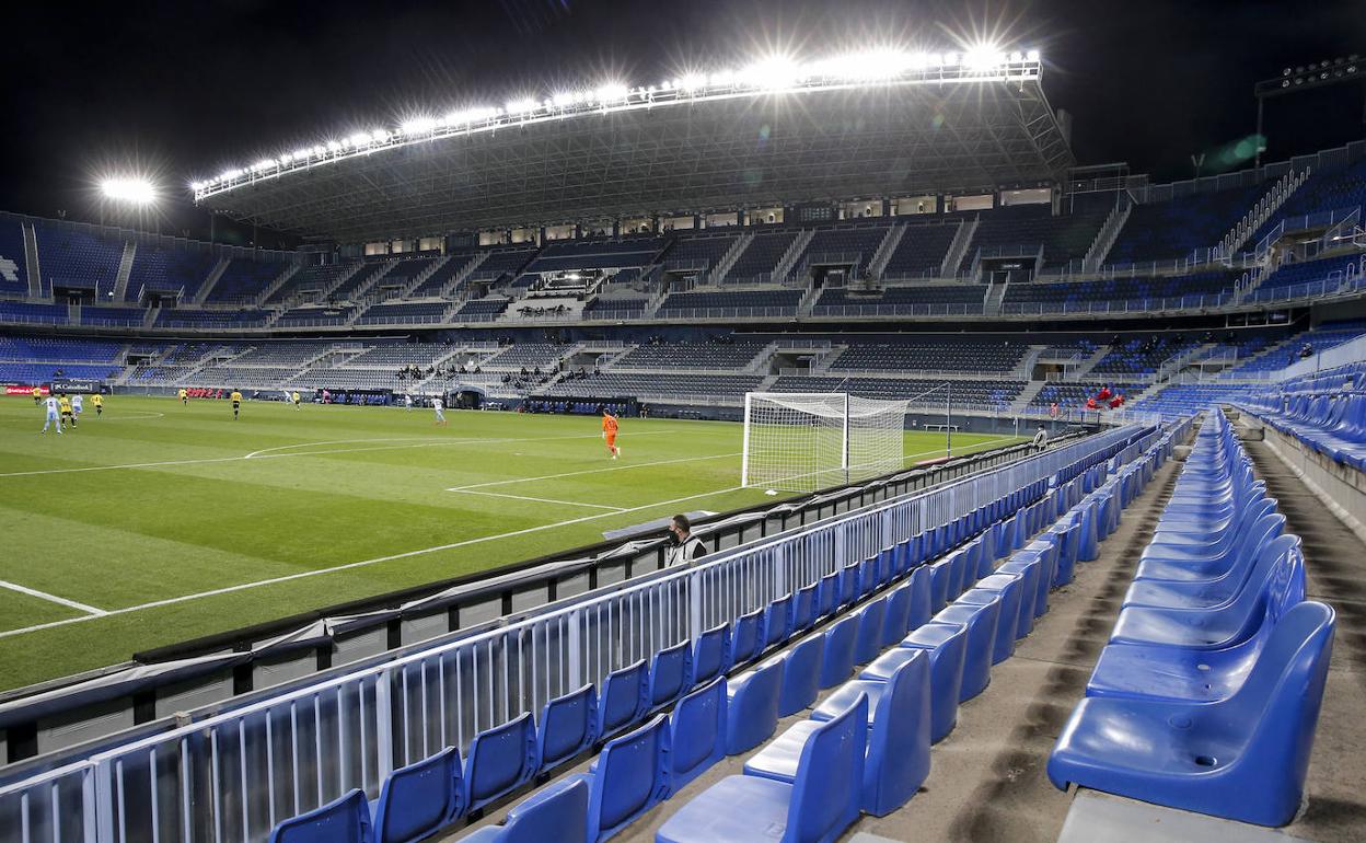 Imagen de las gradas de La Rosaleda sin público durante un partido del Málaga.