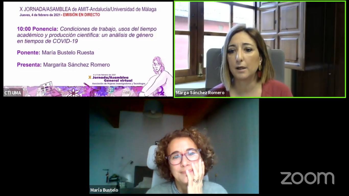 Margarita Sánchez Romero presenta a la ponente María Bustelo. 