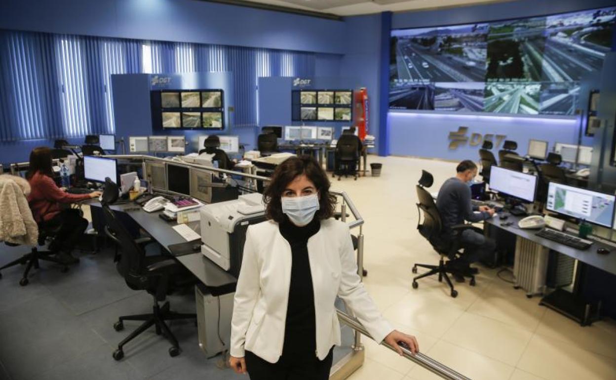 Aída Vilaret, en la sede del Centro de Control del Tráfico de Málaga. 