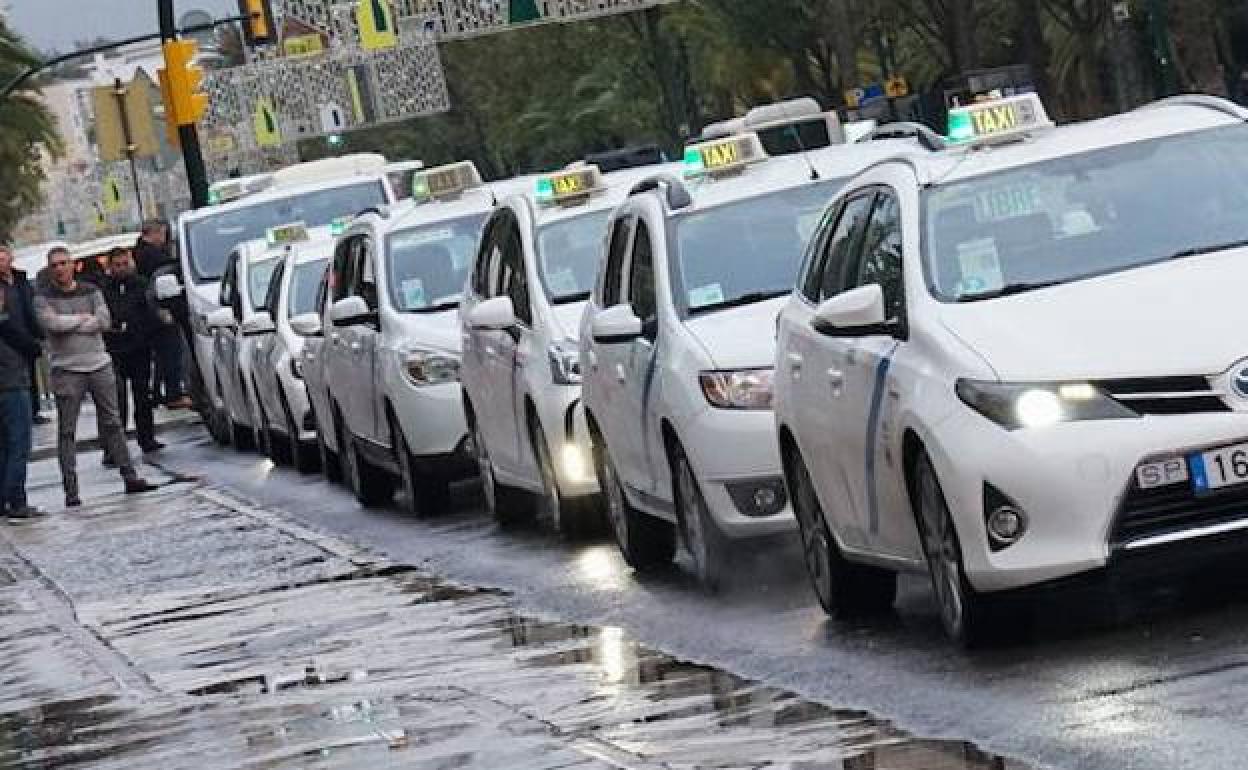 IU y Podemos reclaman ayudas directas al sector del taxi