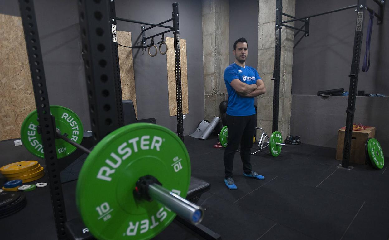 Alejandro Vera, en el nuevo local de su centro deportivo, en Teatinos