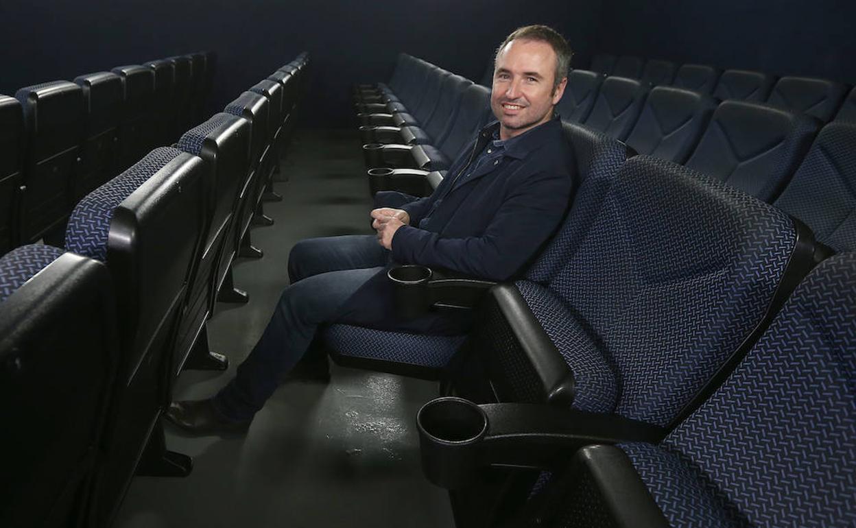 Guillermo Díaz, en la sala cuatro del cine Albéniz, donde trabajaba hasta su salto a la política y al Congreso de los Diputados. 