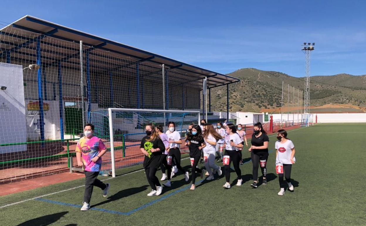 Alumnos del IES Sierra de Yeguas durante una de las carreras.