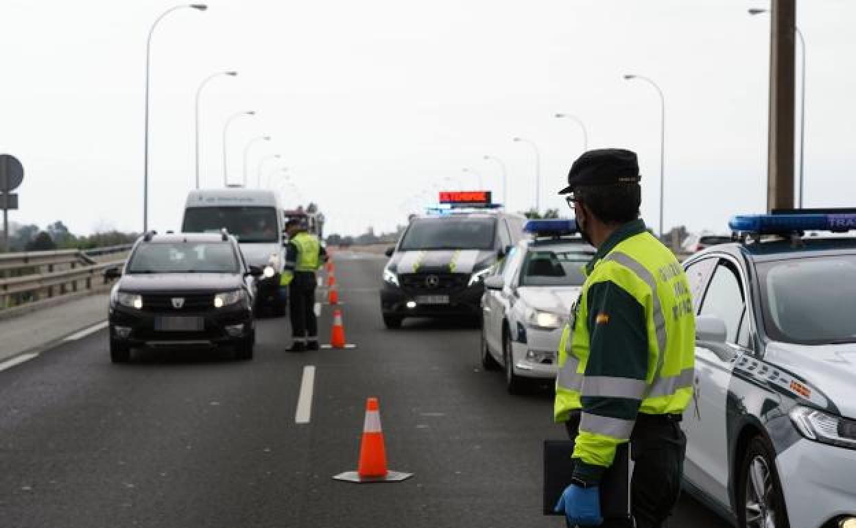 Control de la Guardia Civil en una autovía andaluza