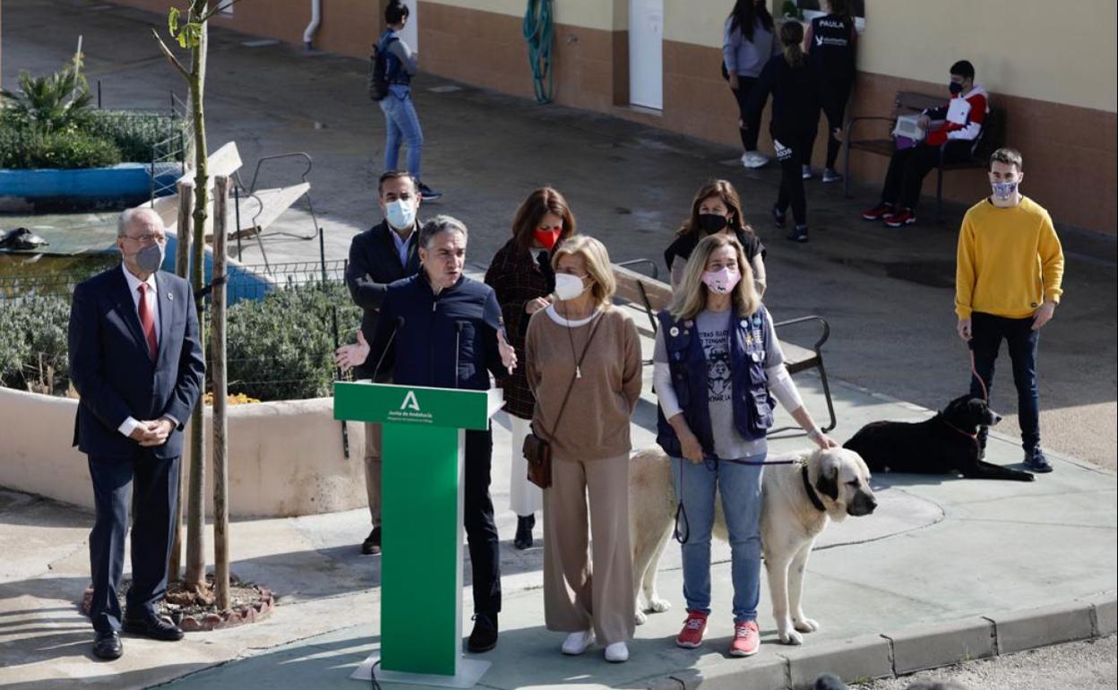 Elías Bendodo, Francisco de la Torre, Esperanza Oña, entre otros. 