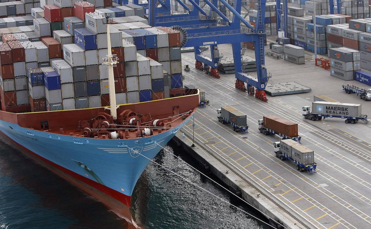 Andalucía registra un superávit comercial de 3.159 millones en 2020 pese a la caída de la exportaciones