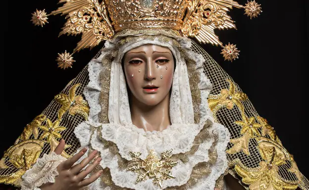 La imagen de la Virgen de la Encarnación, tras la actuación de Enrique Salvo. 