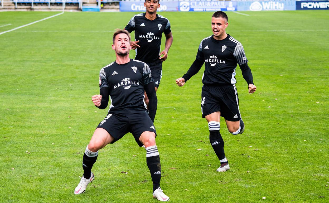El Marbella recupera el pulso a lo grande ante el Recreativo