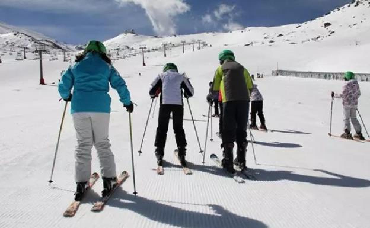 Abre Sierra Nevada tras una jornada cerrada por las fuertes rachas de viento