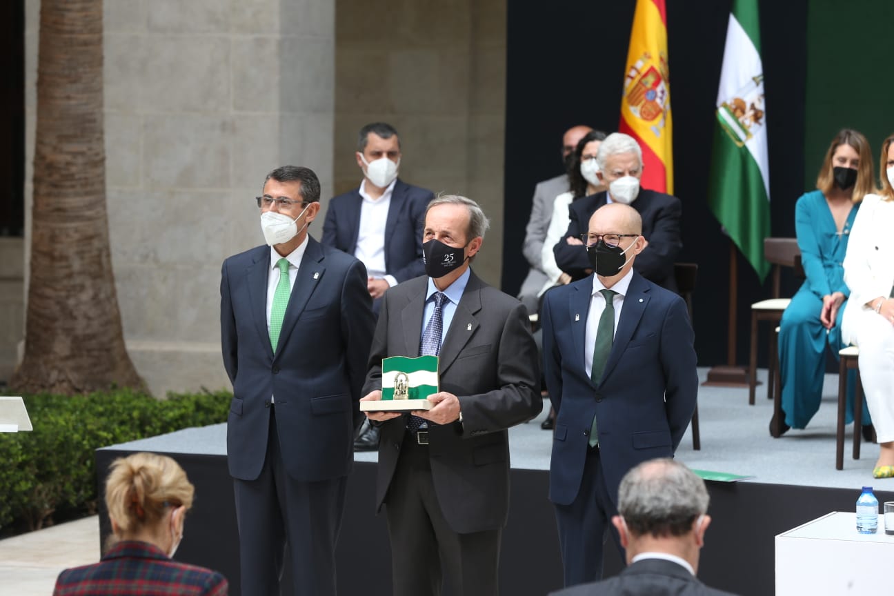 Acto institucional con motivo del 28F y la entrega de distinciones a una decena de personas y entidades, cuya labor y dedicación es reconocida con la Bandera de Andalucía