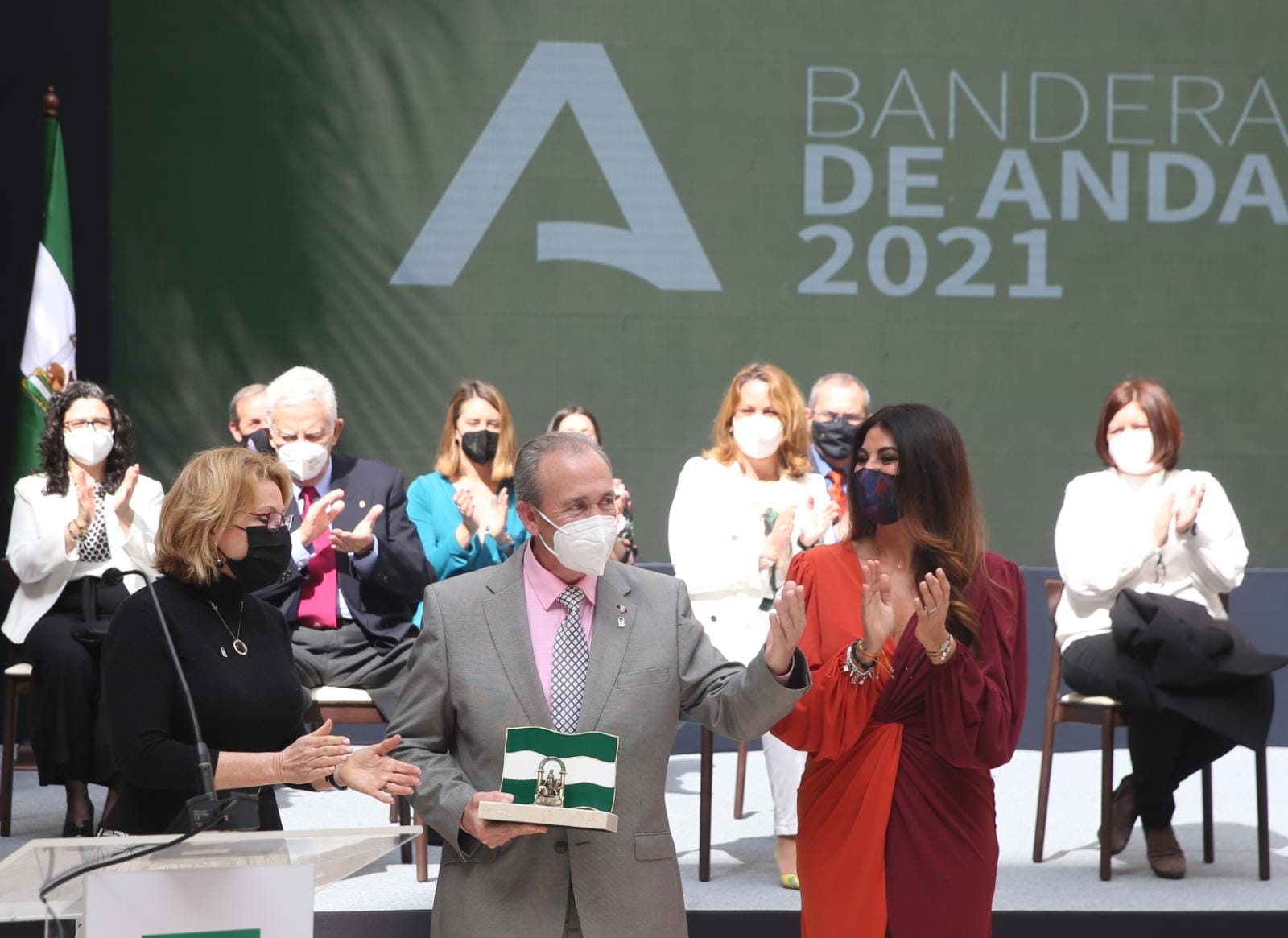 Acto institucional con motivo del 28F y la entrega de distinciones a una decena de personas y entidades, cuya labor y dedicación es reconocida con la Bandera de Andalucía