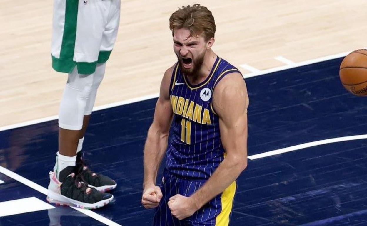 Domantas Sabonis celebra una canasta con los Pacers.