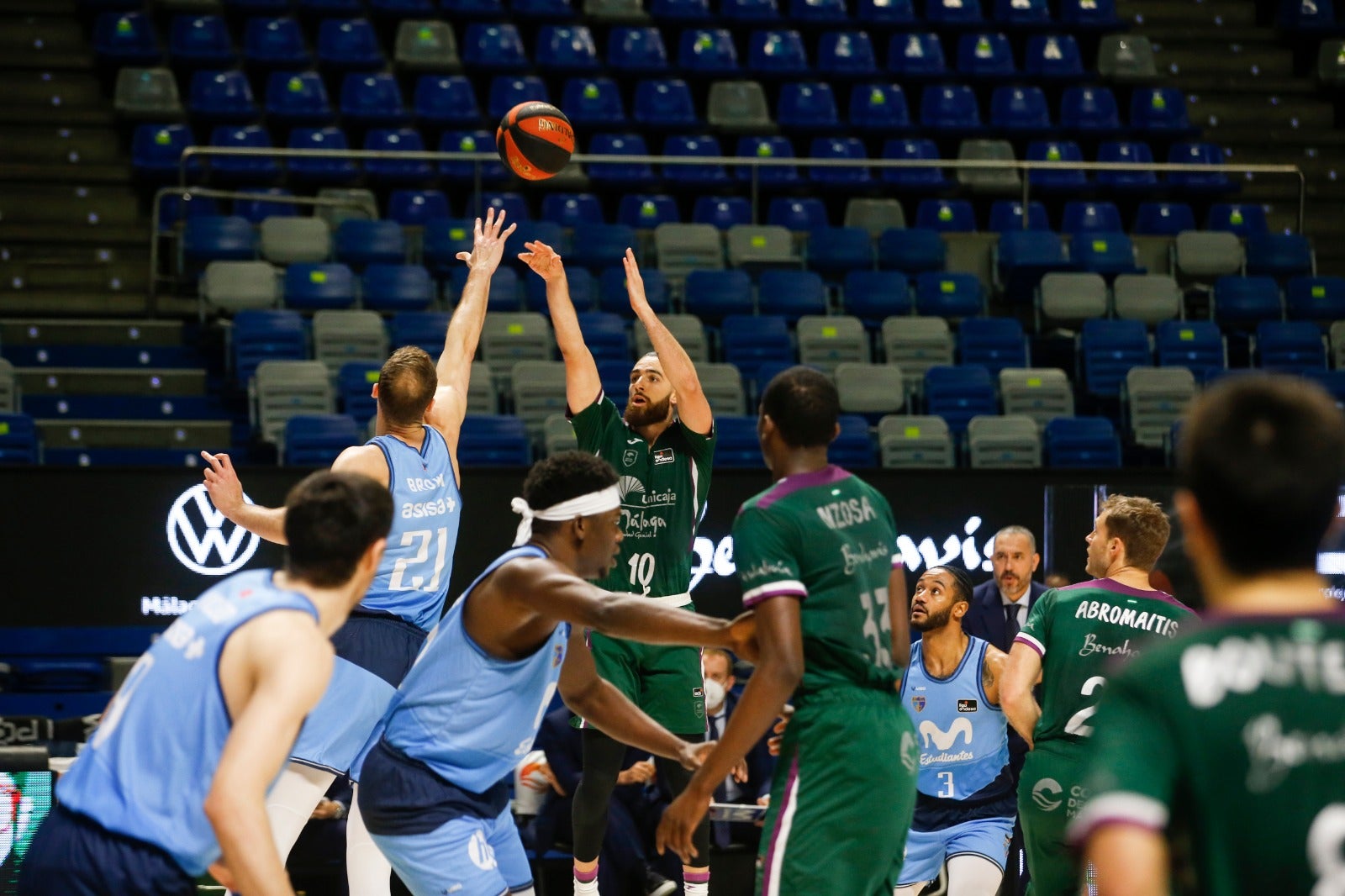 El equipo cajista somete al madrileño a base de triples (91-77)