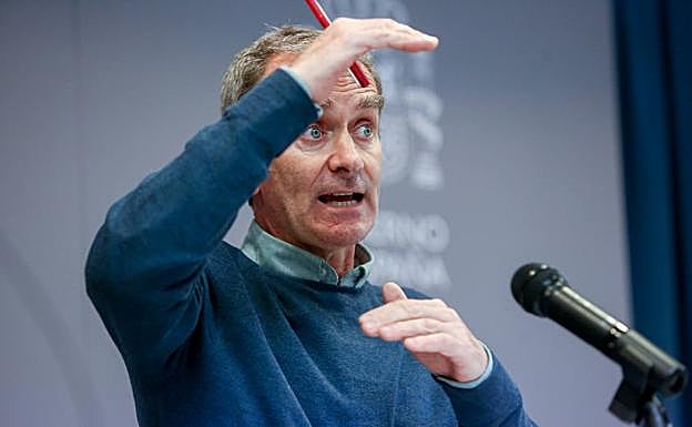 Fernando Simón rectifica sus declaraciones sobre la Semana Santa y el 8M: «Hay que evitar cualquier manifestación»