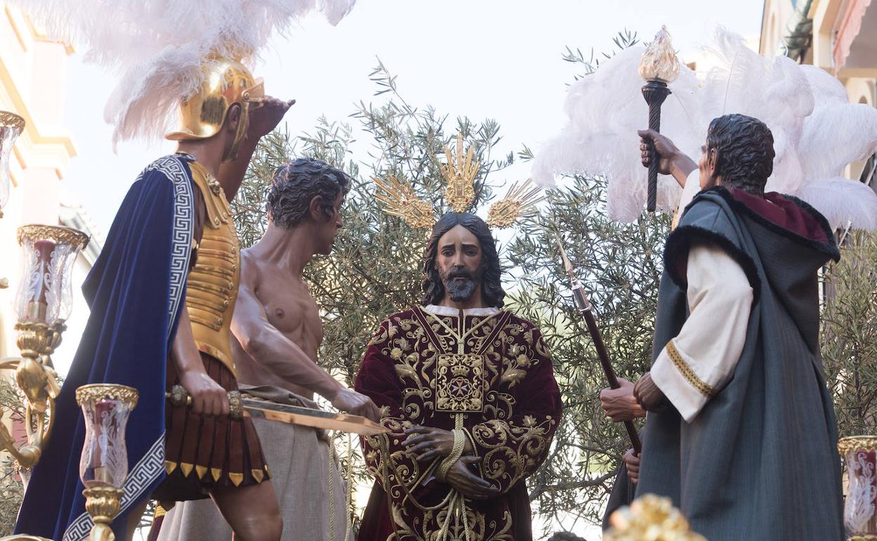 Jesús del Rescate, en su trono procesional. 