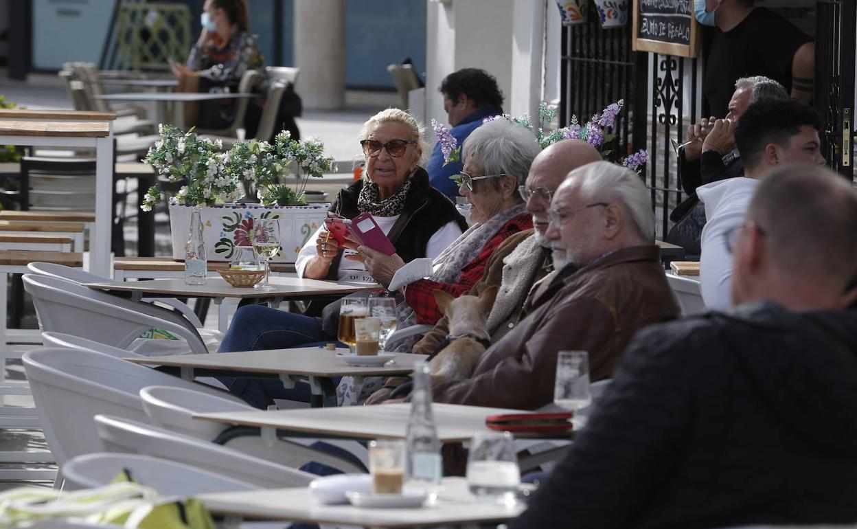 Estos son los municipios de Málaga donde bares y comercios mantendrán el cierre a las 18 horas