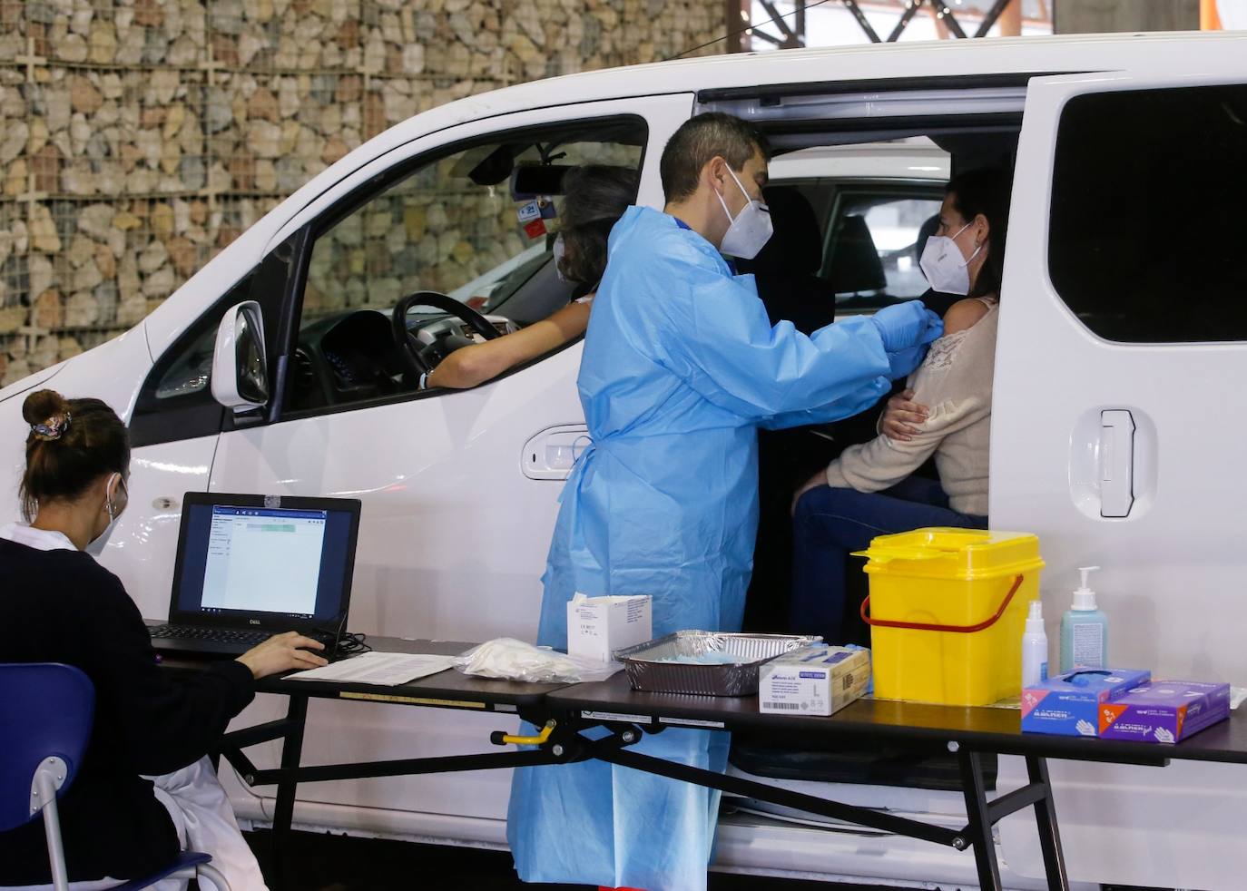 Vacunación masiva a los profesores en el Palacio de Ferias. 