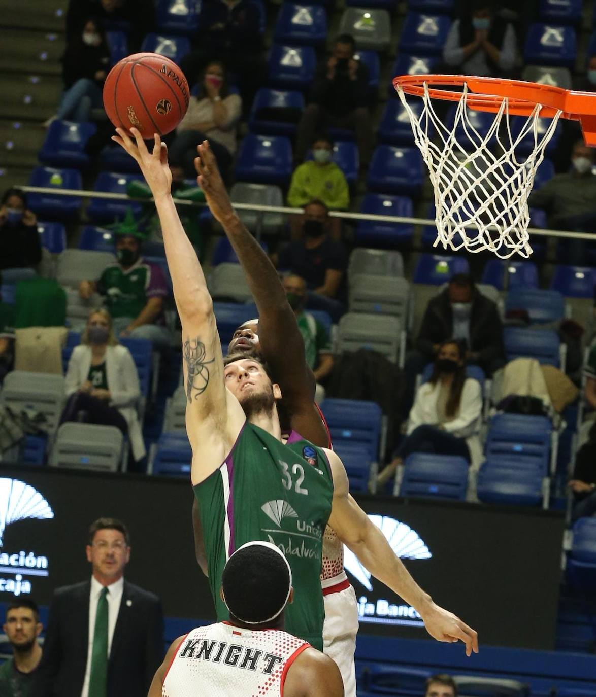 Derrota del Unicaja ante el Mónaco en el Carpena (89-98). 