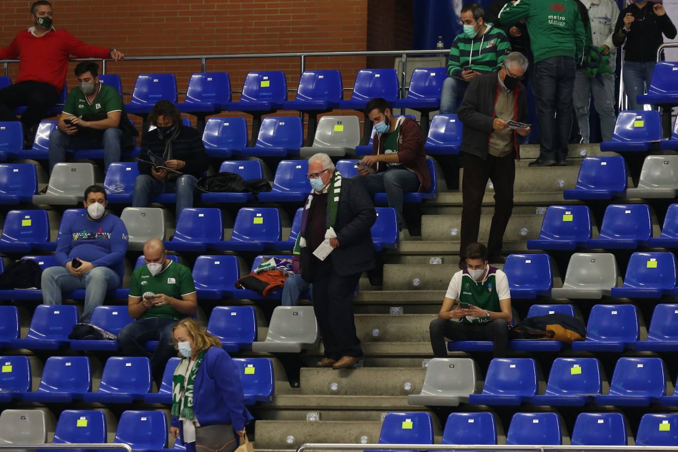 Aficionados en el Carpena después de cuatro meses y medio.