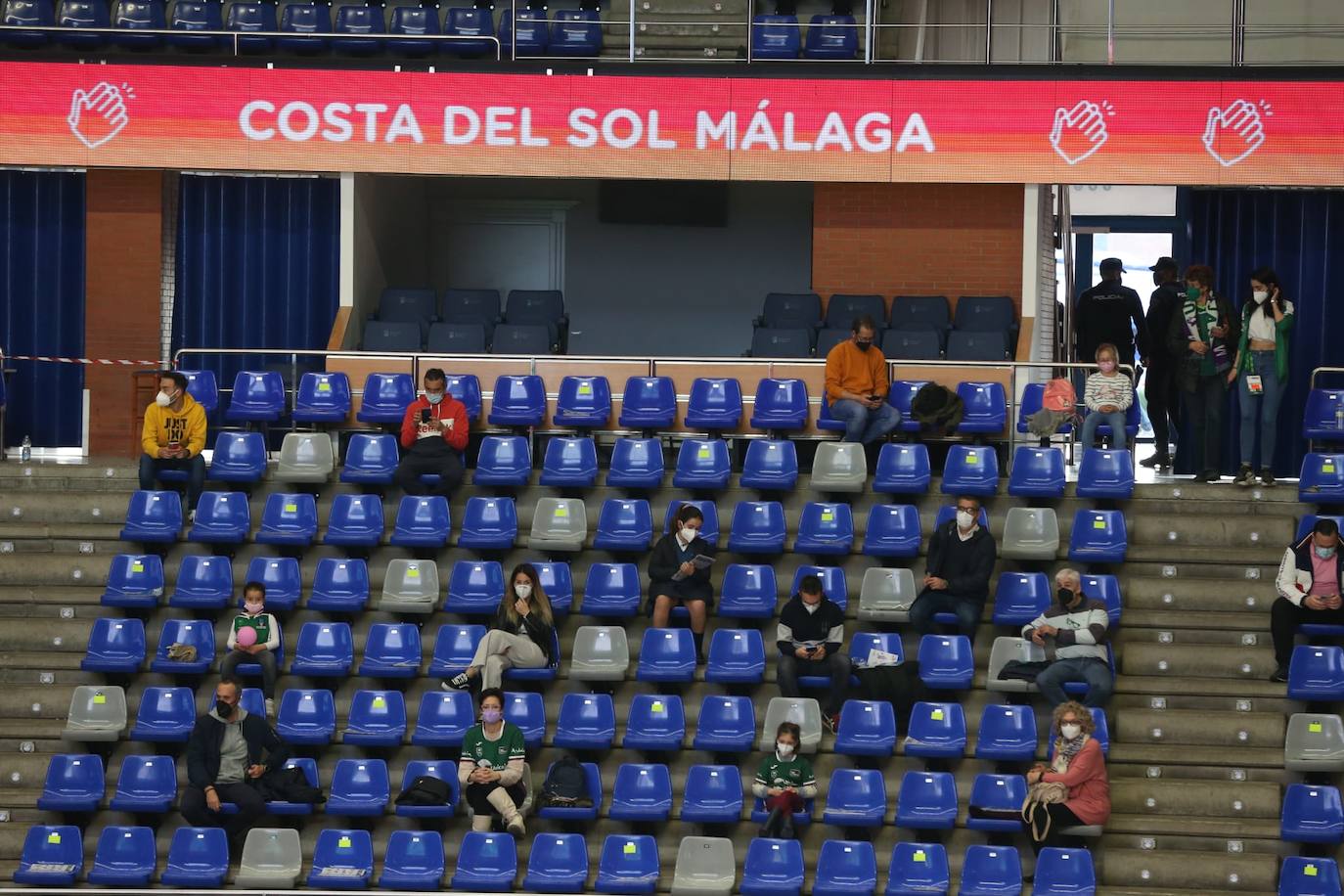 Aficionados en el Carpena después de cuatro meses y medio.