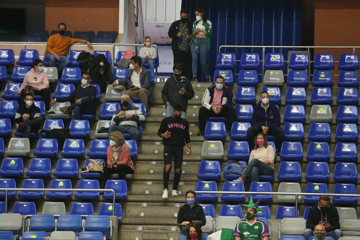 Aficionados en el Carpena después de cuatro meses y medio.