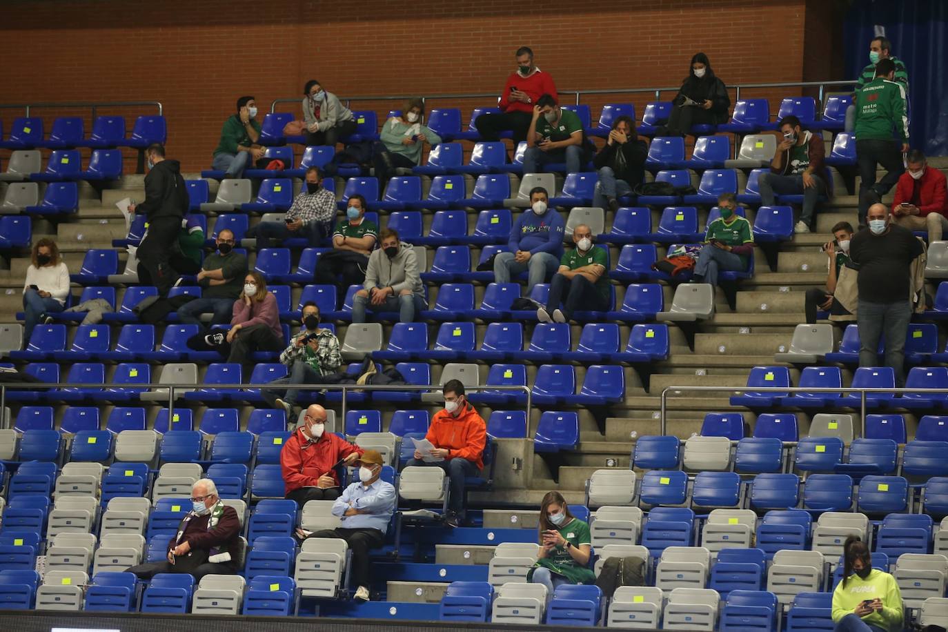 Aficionados en el Carpena después de cuatro meses y medio.