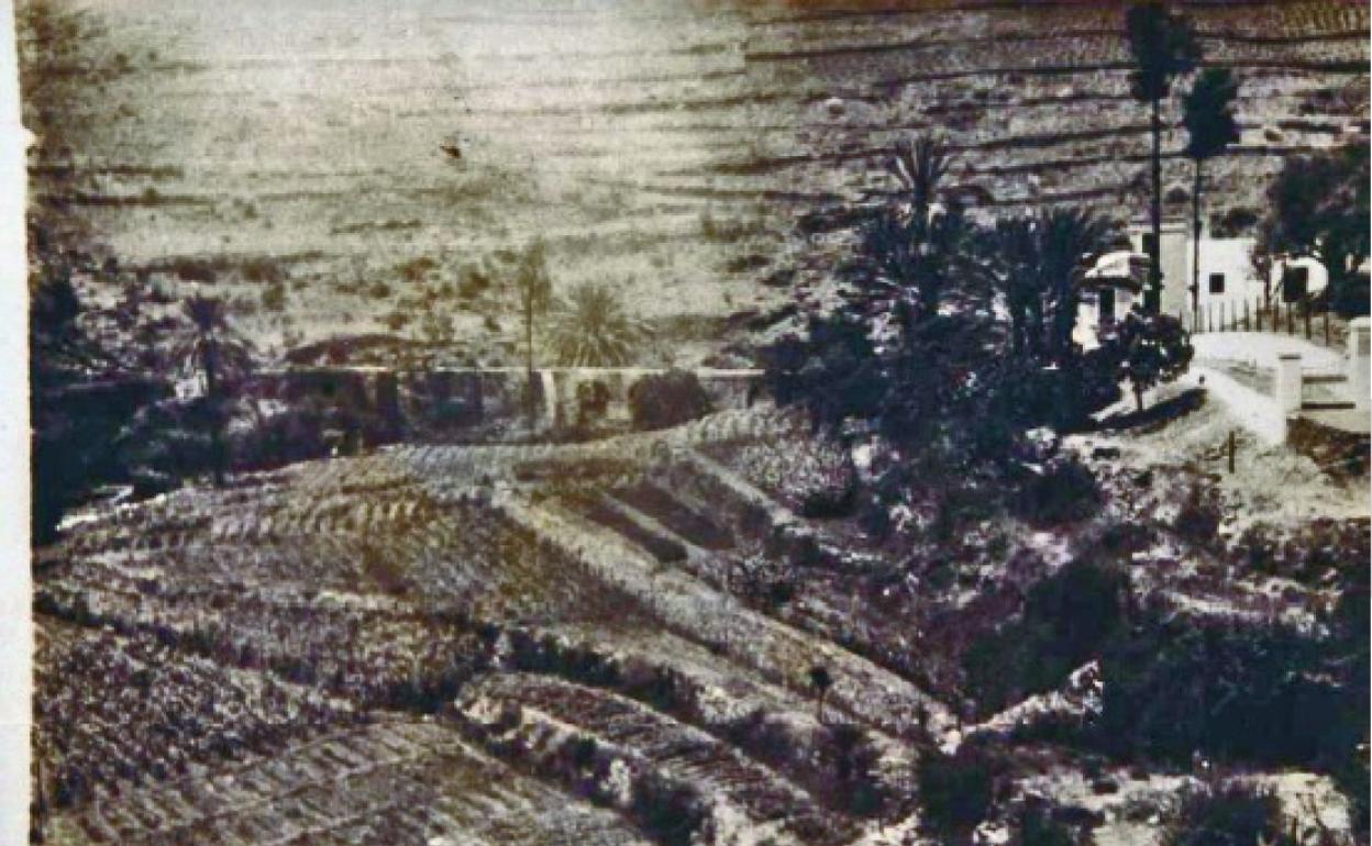 Los terrenos, propiedad de los Larios, tenían 18 marjales de regadío y 7 de secano. 