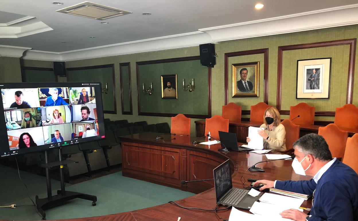 Un momento de la Junta de Gobierno Local celebrada ayer de manera telemática. 