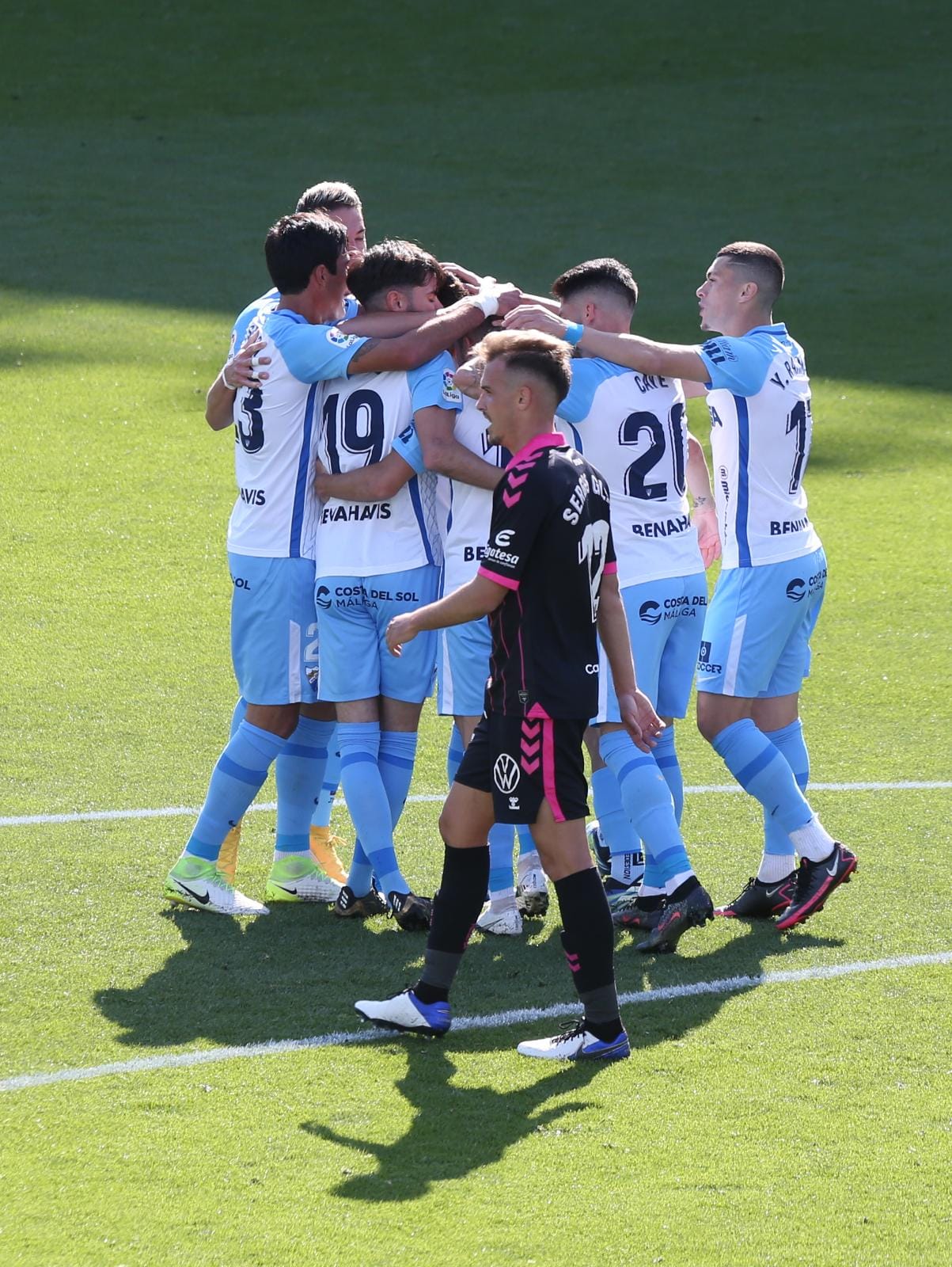 El Málaga no pasa del empate por el conformismo y un error arbitral