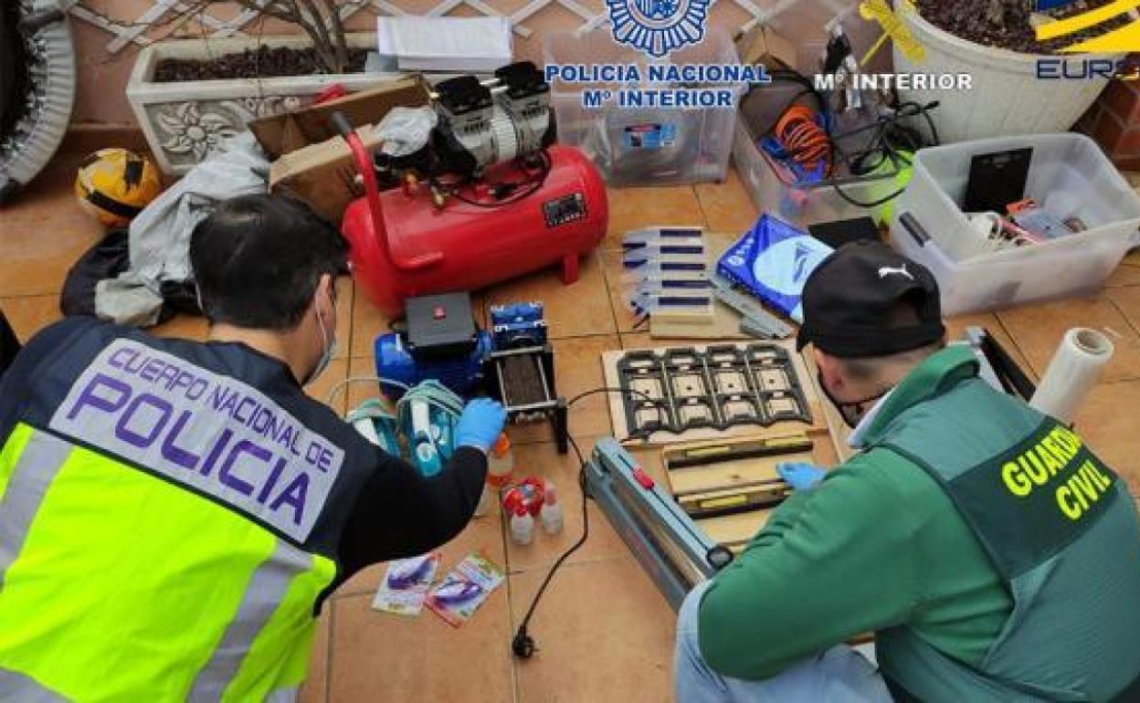 Parte del material incautado.