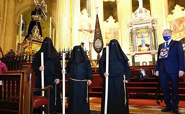 El Rico protagoniza un histórico y extraordinario acto de liberación en la Semana Santa de Málaga