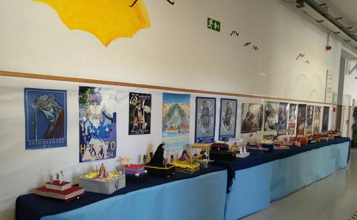 Exposición de tronos realizados por los alumnos en el CEIP Parque Clavero. 