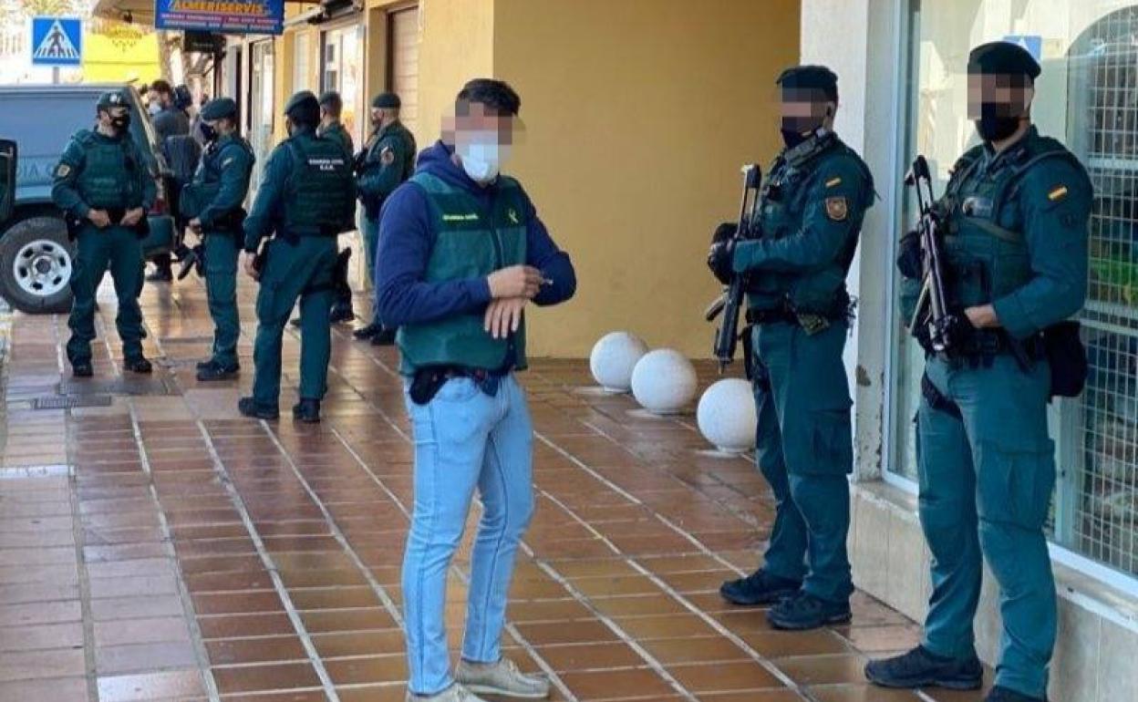 Algunos de los agentes que participan en la macrooperación. 