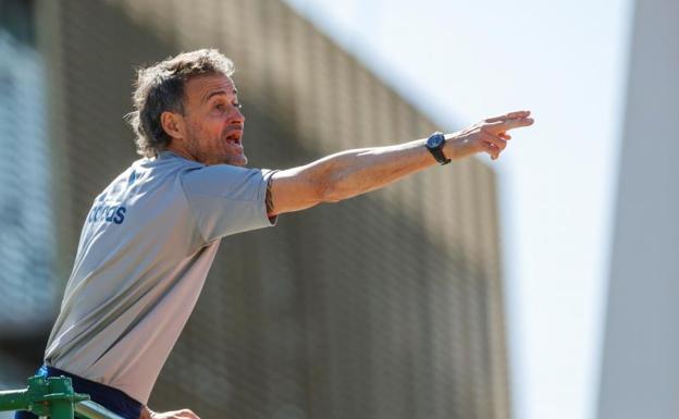 El seleccionador español, Luis Enrique Martínez, en un entrenamiento de La Roja en Las Rozas. 