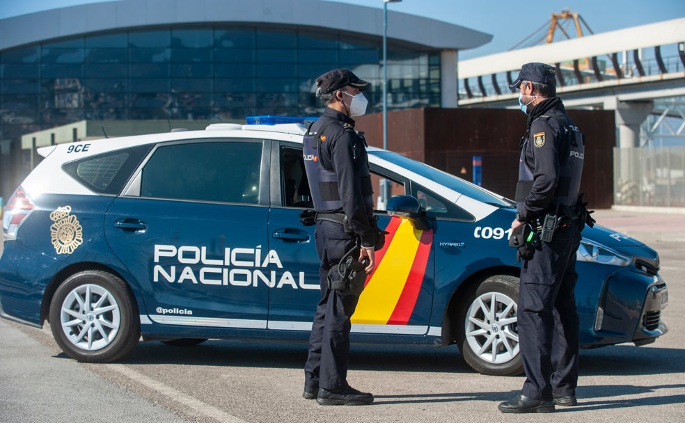 SUR sale de patrulla con el iZeta, el vehículo inteligente de la Policía Nacional. 