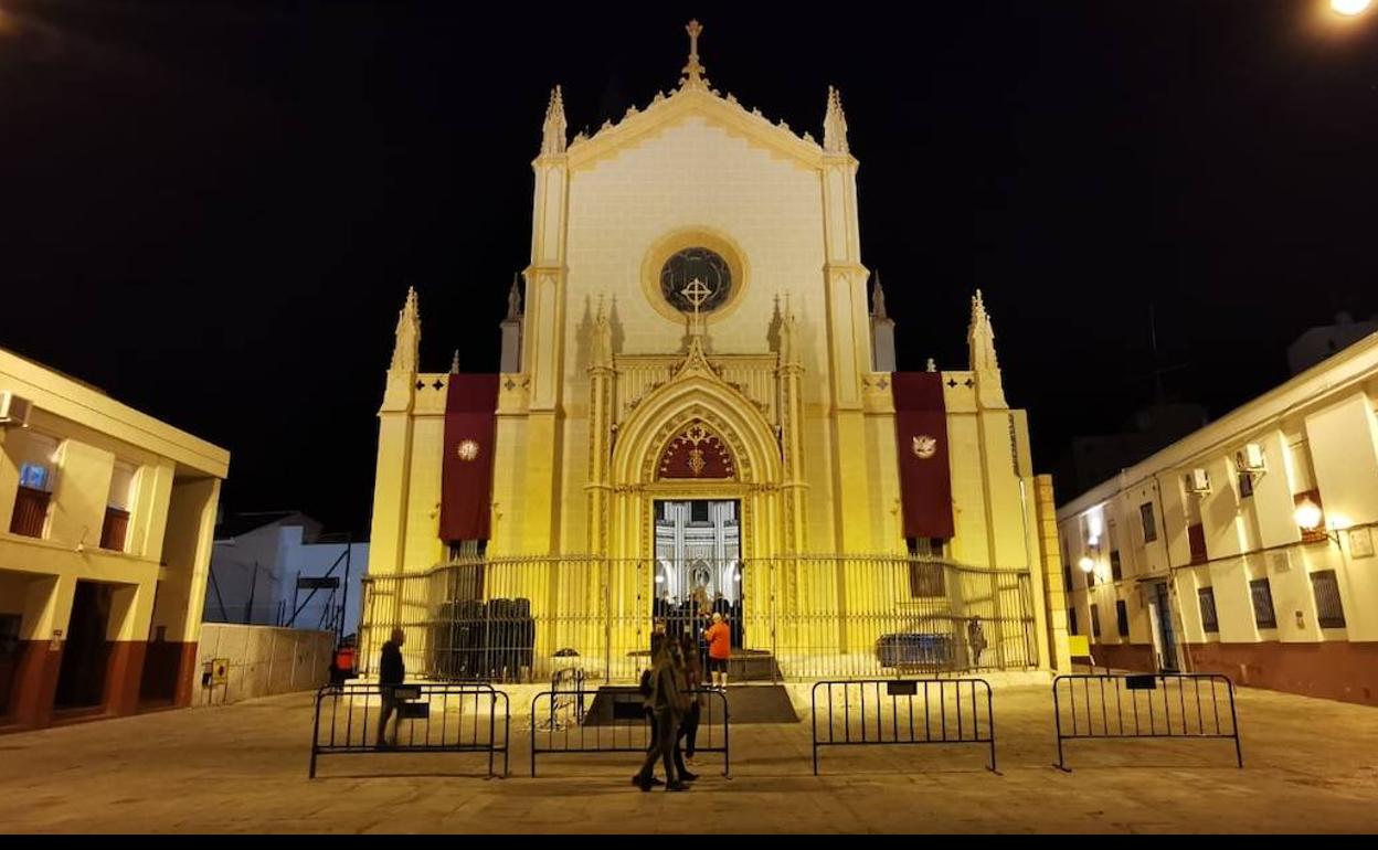 JPreparativos en la iglesia de San pablo para la misa del alba 2021. 
