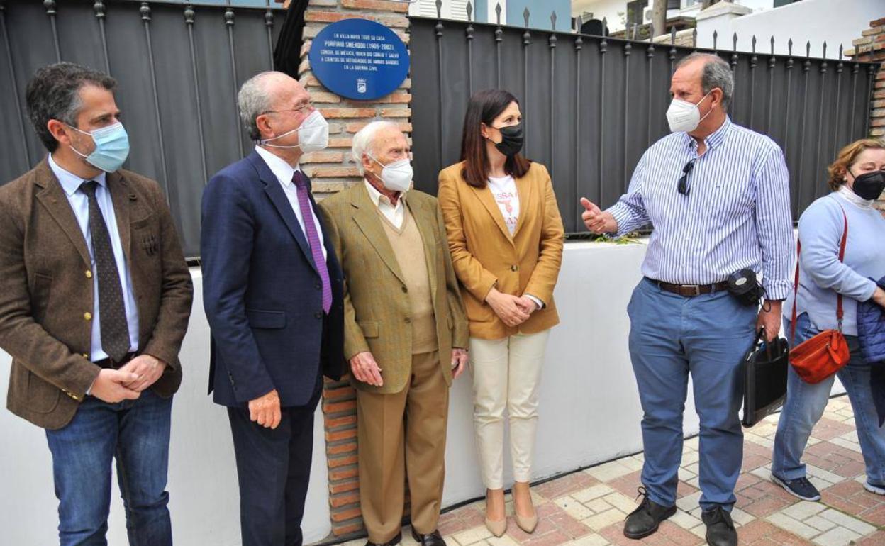 Una placa recuerda la importancia histórica de Villa Maya durante la Guerra Civil