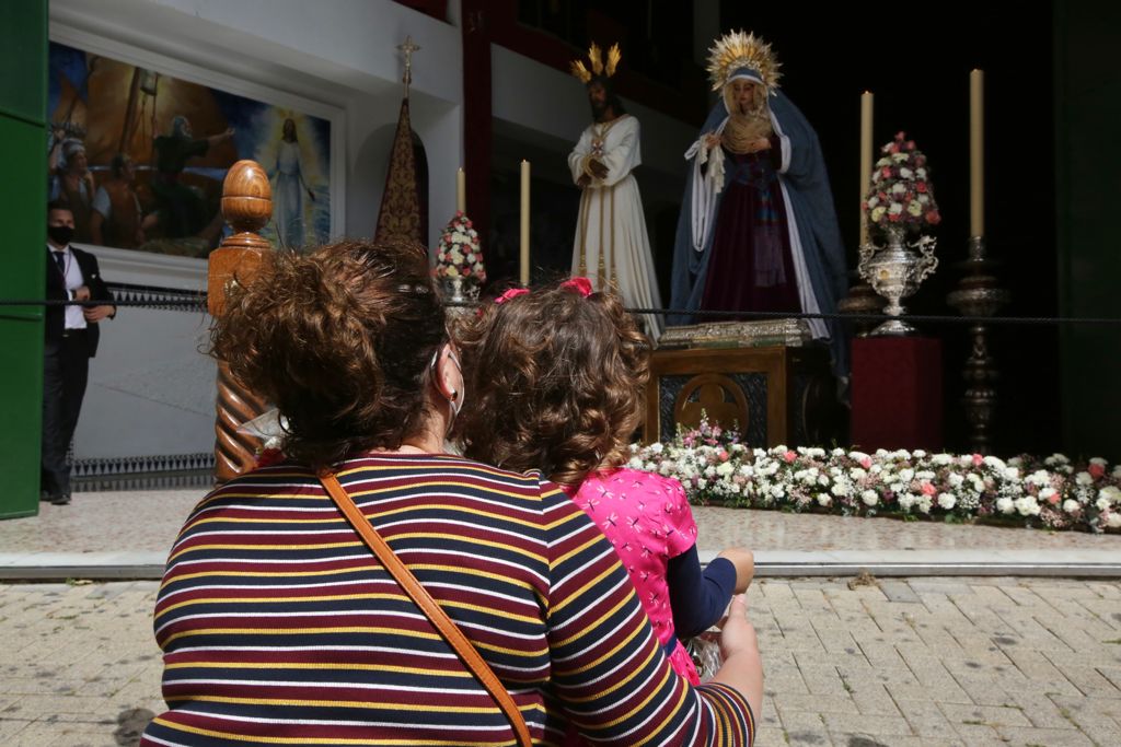 Cola de fieles para ver al Cautivo y la Trinidad 