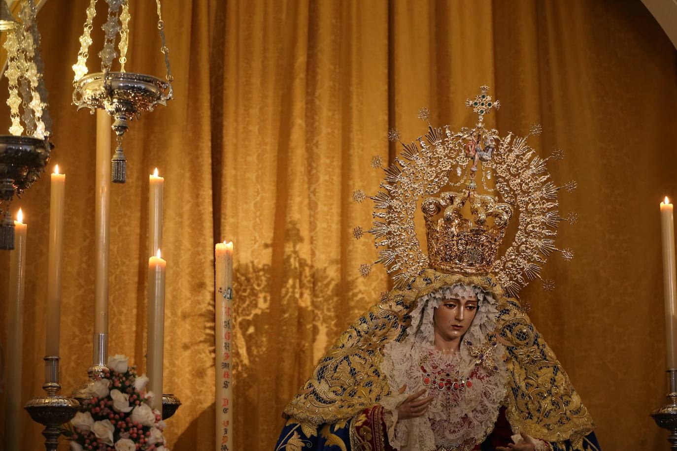 Veneración de María Santísima de Lágrimas y Favores en la Iglesia de San Juan Bautista.