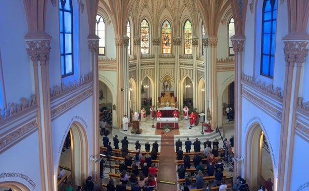 Un momento de la celebración de la misa de la Salud en la iglesia de San Pablo.