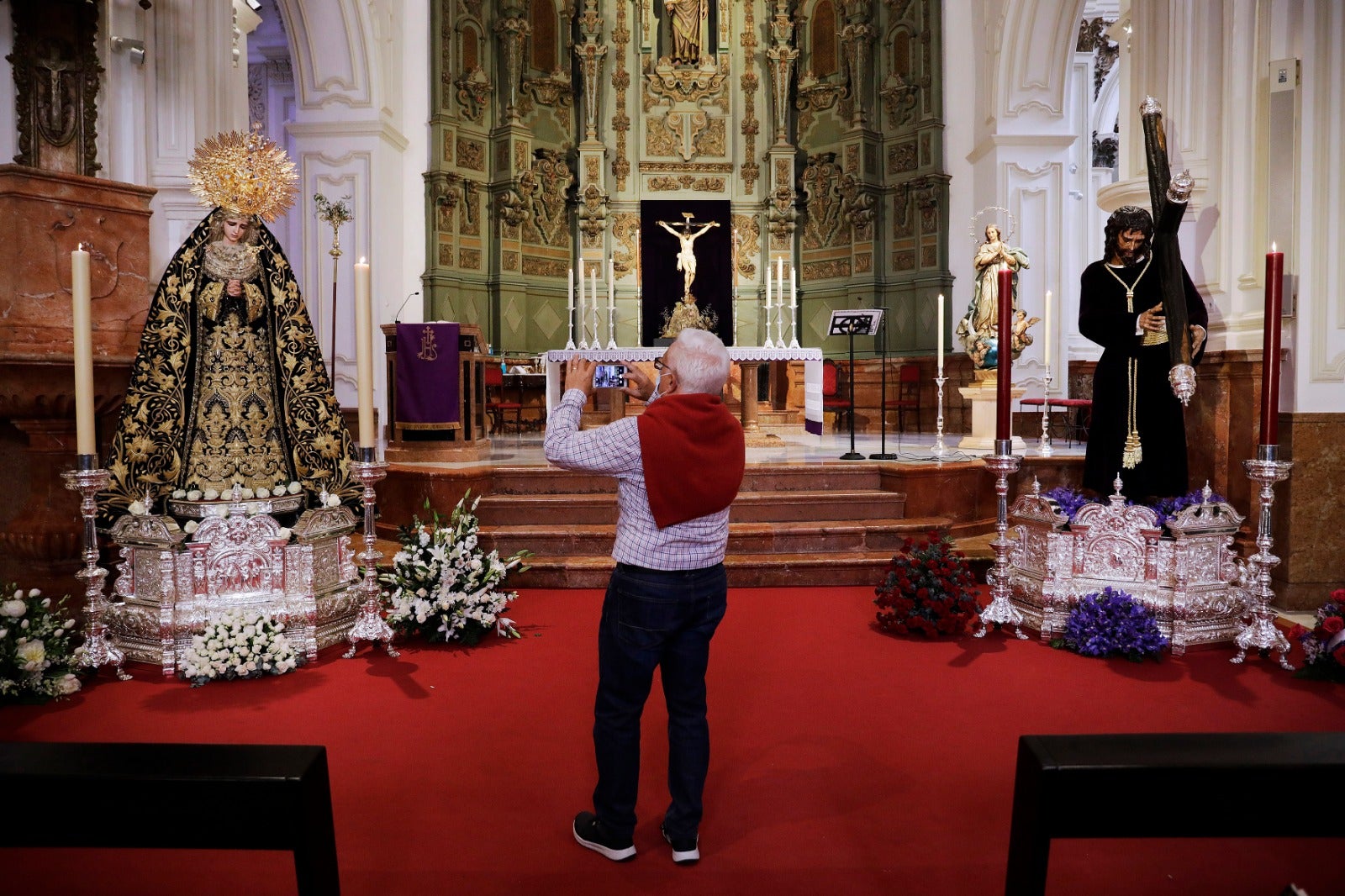 La Archicofradía de Jesús de la Pasión y Nuestra Señora del Amor Doloroso celebra este Lunes Santo un acto de culto cada hora en la iglesia de Santiago como sustitutivo de la procesión.