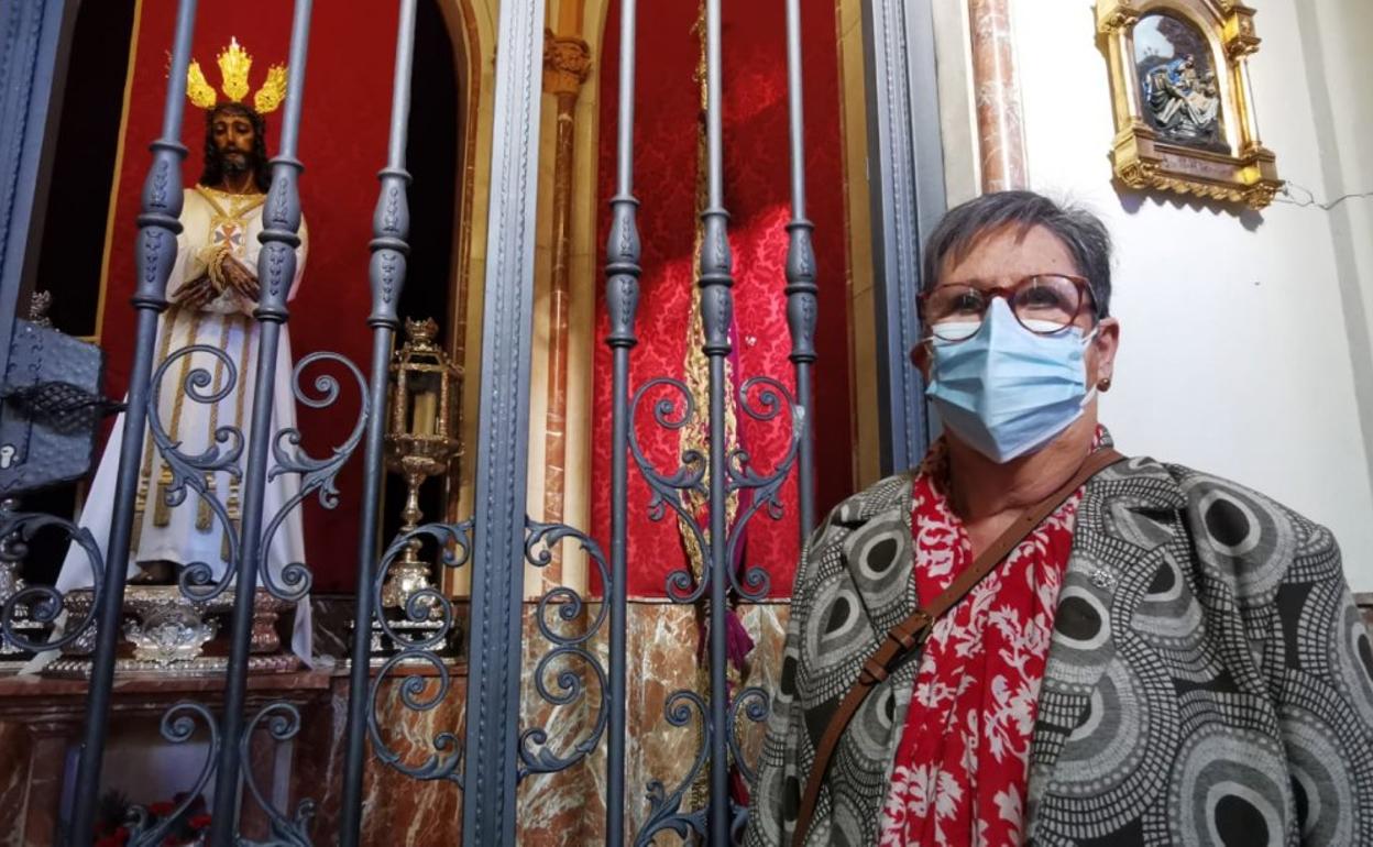 Pilar Cortés, en la capilla del Cautivo en San Pablo. 