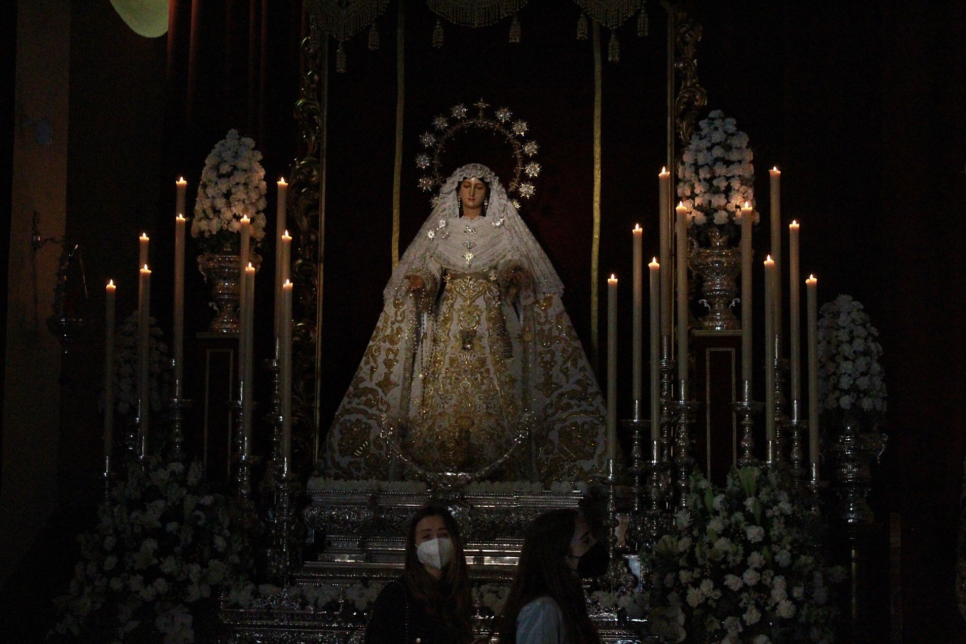 Nuestro Padre Jesús Nazareno de los Pasos en el Monte Calvario y María Santísima del Rocío Coronada en la parroquia de San Lázaro.