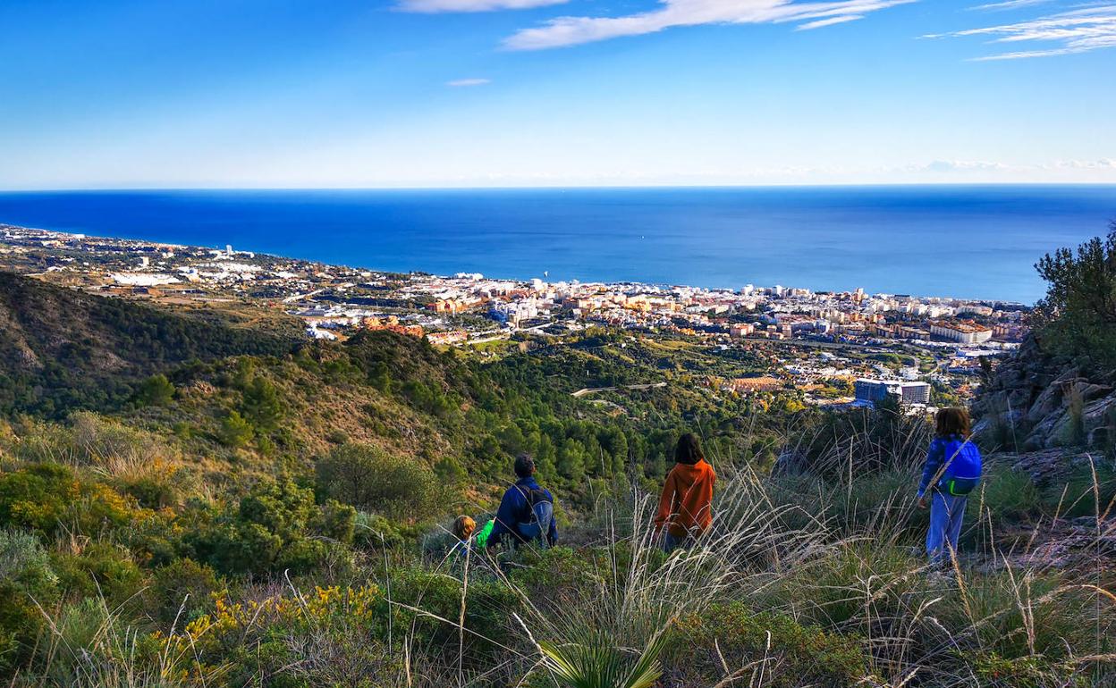 Desde la Vereda del Faro se pueden contemplar unas magníficas vistas de la ciudad y la costa. 
