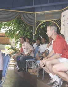 Imagen secundaria 2 - En la primera foto, Ian McDugal, Manolo Santana, Björn Borg, Rafael Ruiz, Juanjo Nieto y Frank Cano. Abajo, Serena Williams en el Andalucía Tennis Experience y John McEnroe, de espectador en un partido,