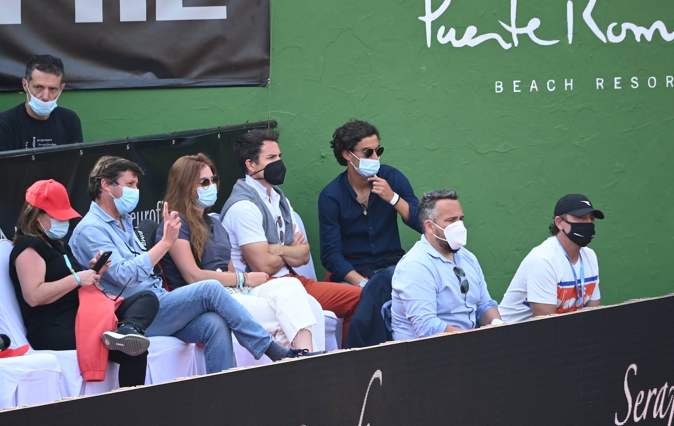 Hubo buen ambiente en la pista Manolo Santana de Puente Romano, pese a las restricciones por el Covid.