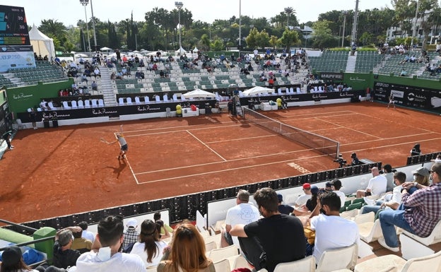 Panorámica de la pista Manolo Santana en el duelo Davidovich-Dzumhur. 