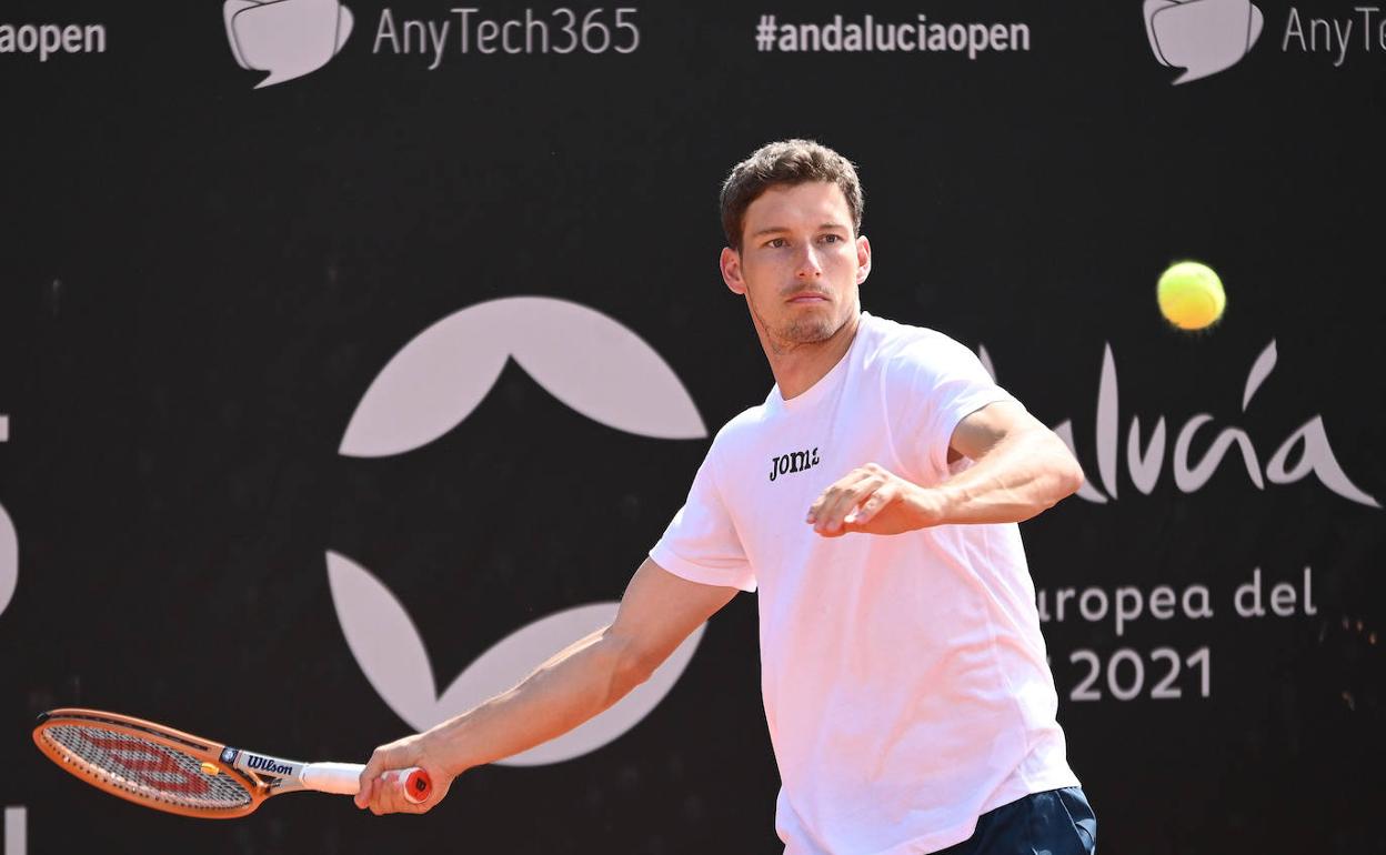 Pablo Carreño, en un entrenamiento en una de las pistas de Puente Romano. 