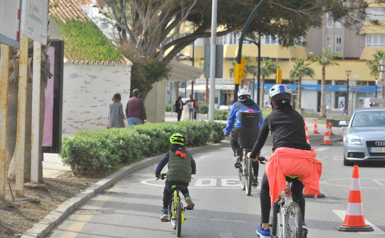 Carril provisional que el Ayuntamiento habilita los fines de semana. 