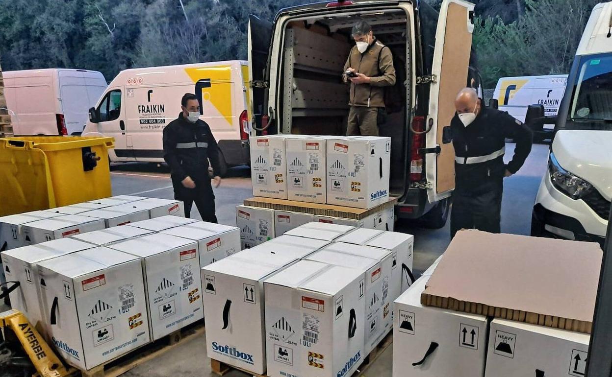 Llegada de una remesa de vacunas a Barcelona. 